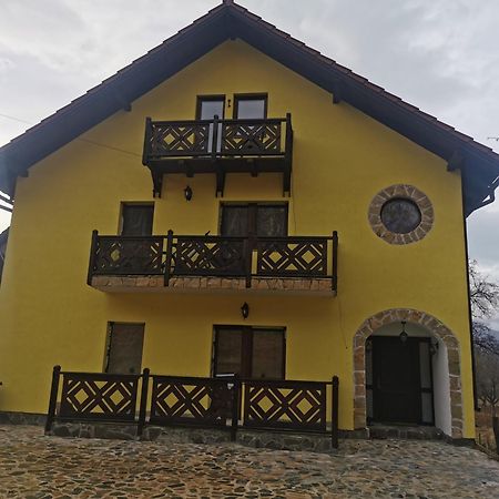 Yellow House Бран Экстерьер фото