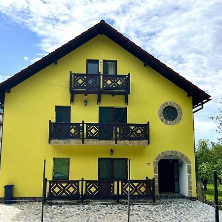 Yellow House Бран Экстерьер фото