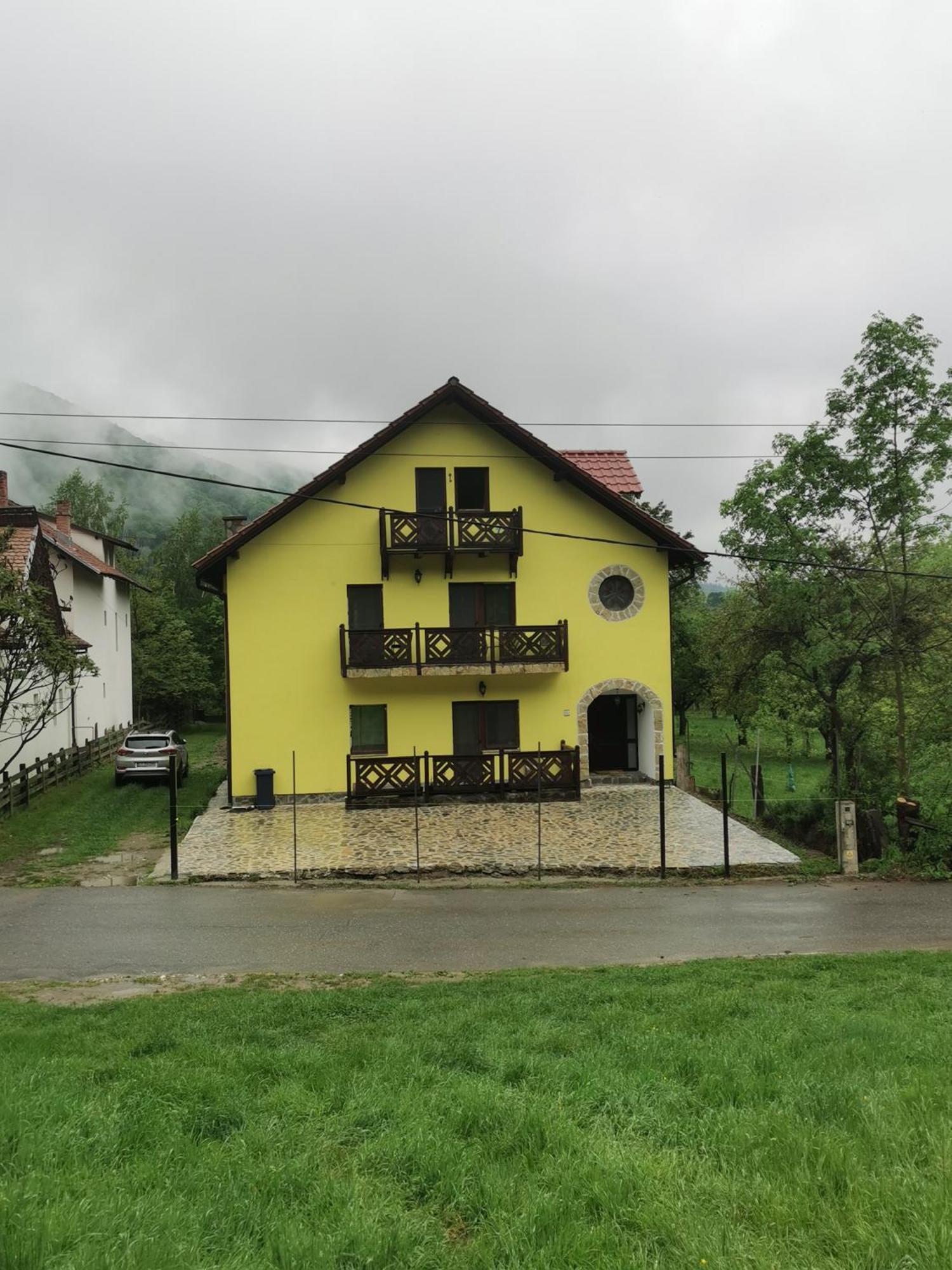 Yellow House Бран Экстерьер фото